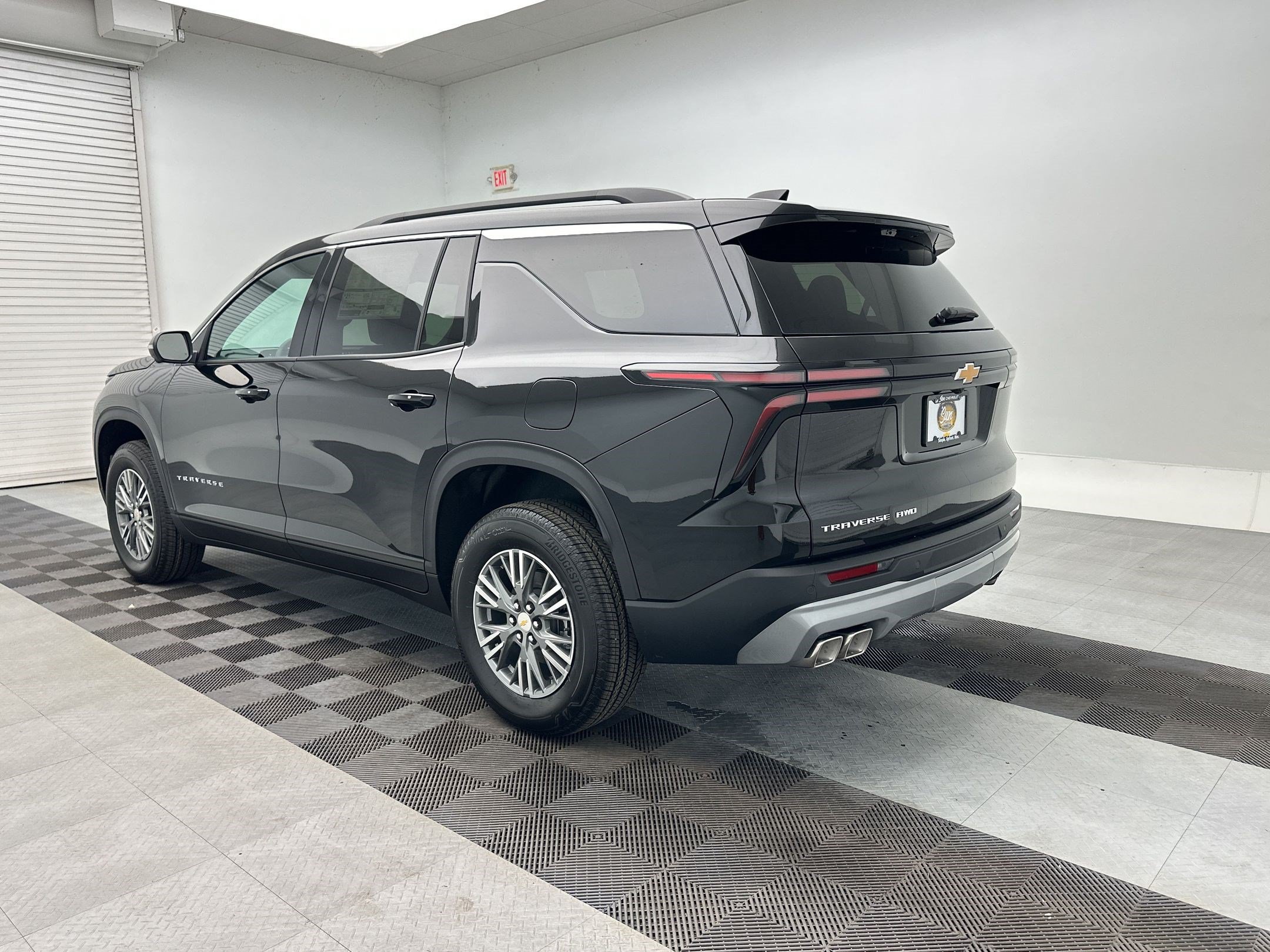 New 2026 Chevrolet Traverse LT w/ Driver Confidence Package AWD/4WD image 3