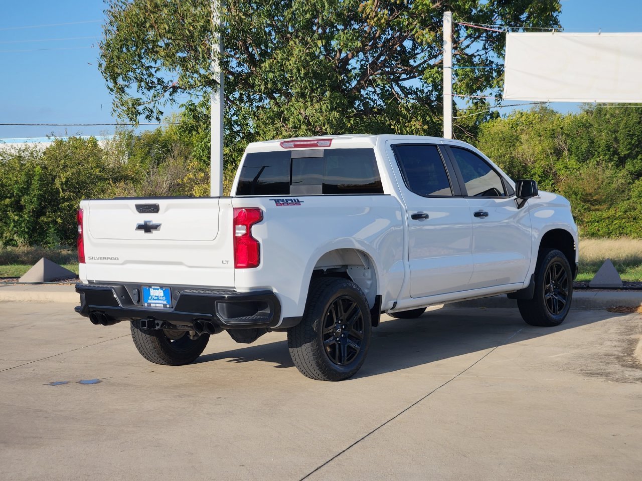 Used 2025 Chevrolet Silverado 1500 LT Trail Boss w/ Convenience Package II AWD/4WD image 5