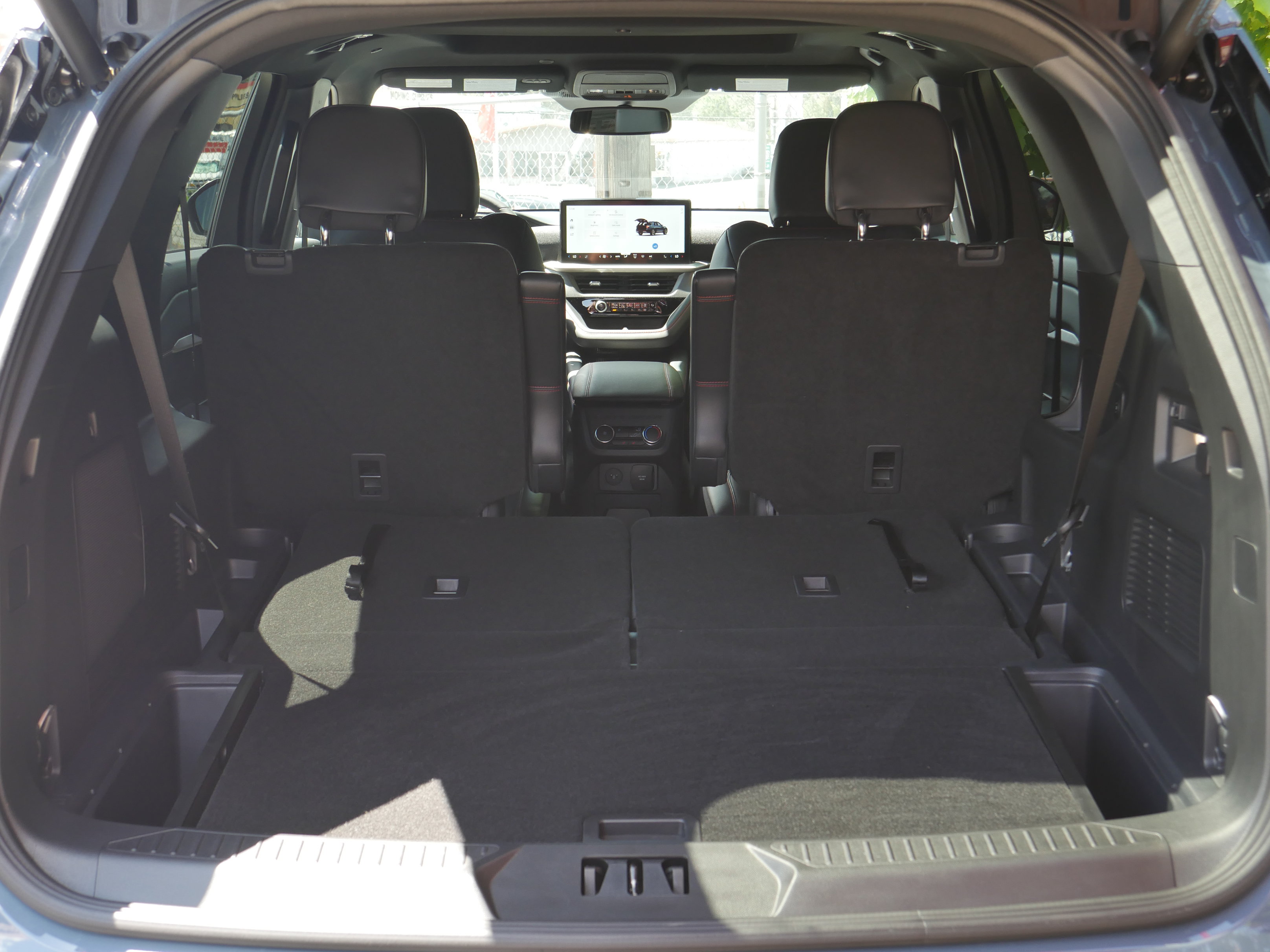 Used 2025 Ford Explorer ST-Line w/ Premium Package AWD/4WD image 26