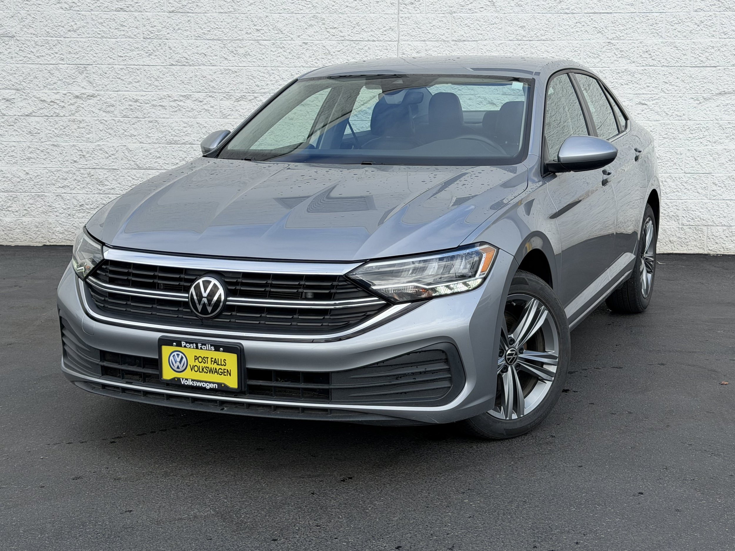 Used 2024 Volkswagen Jetta SE FWD image 3