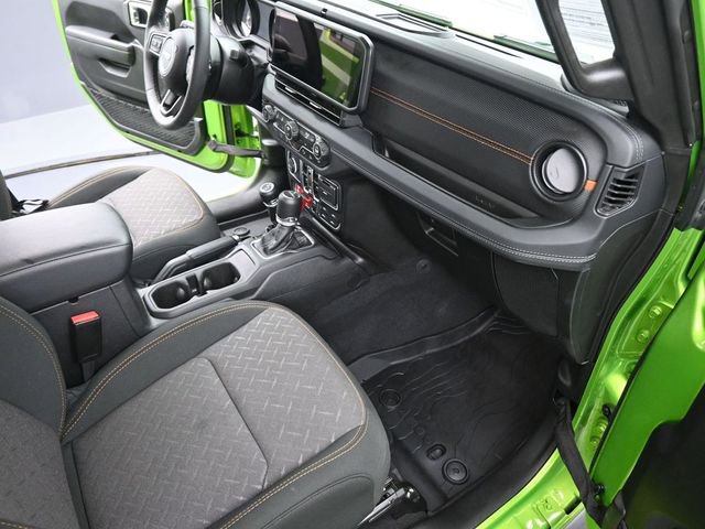 Used 2025 Jeep Gladiator Mojave w/ Safety Group image 17