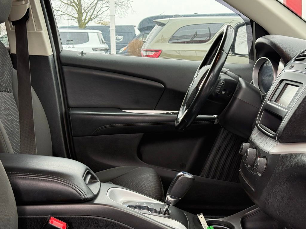 Used 2020 Dodge Journey SE w/ SE Popular Equipment Group image 15