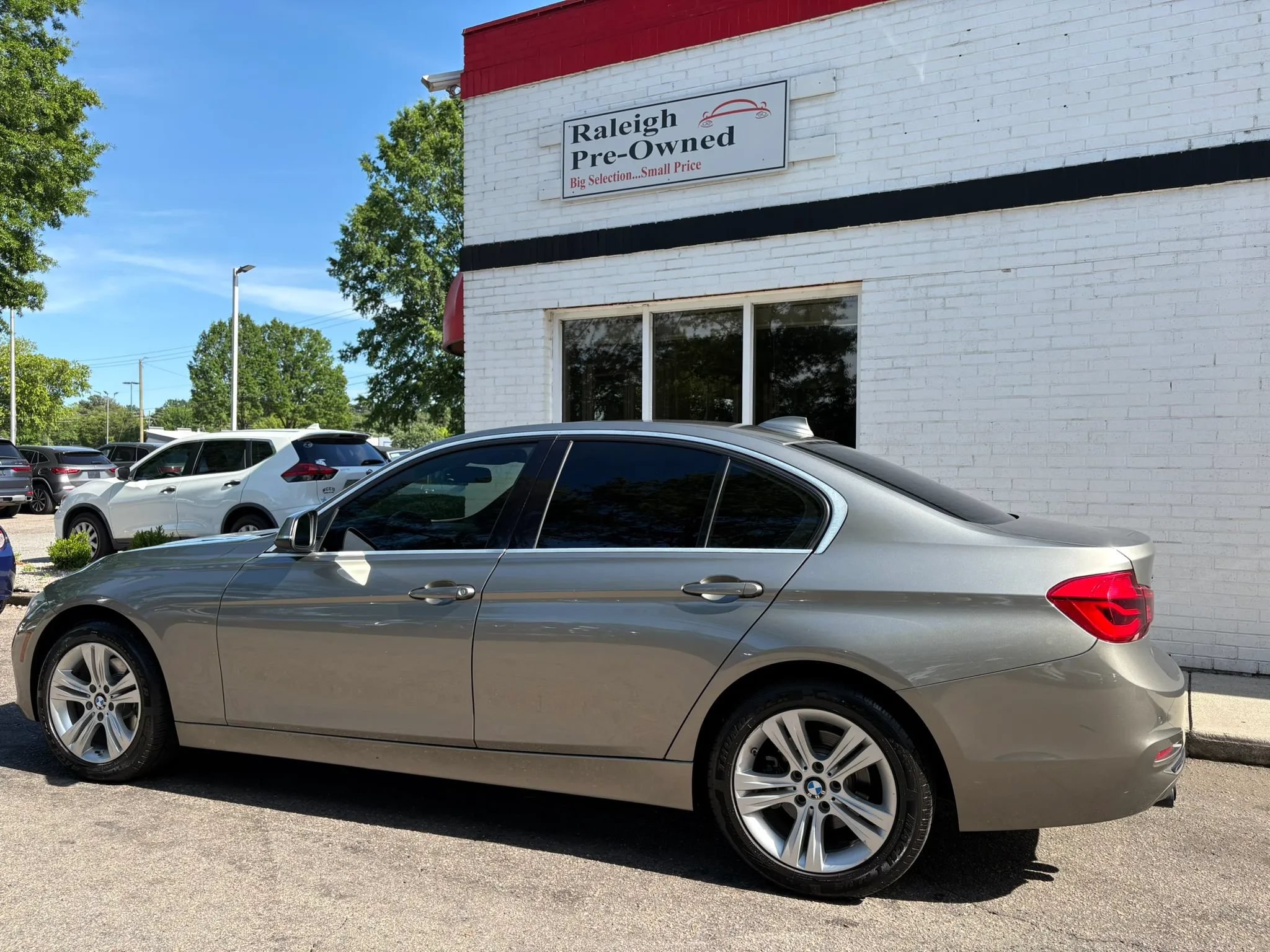 Used 2017 BMW 330i xDrive Sedan AWD/4WD image 7