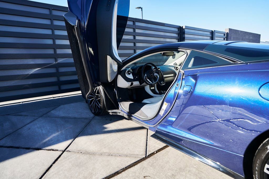 Used 2022 McLaren GT image 30