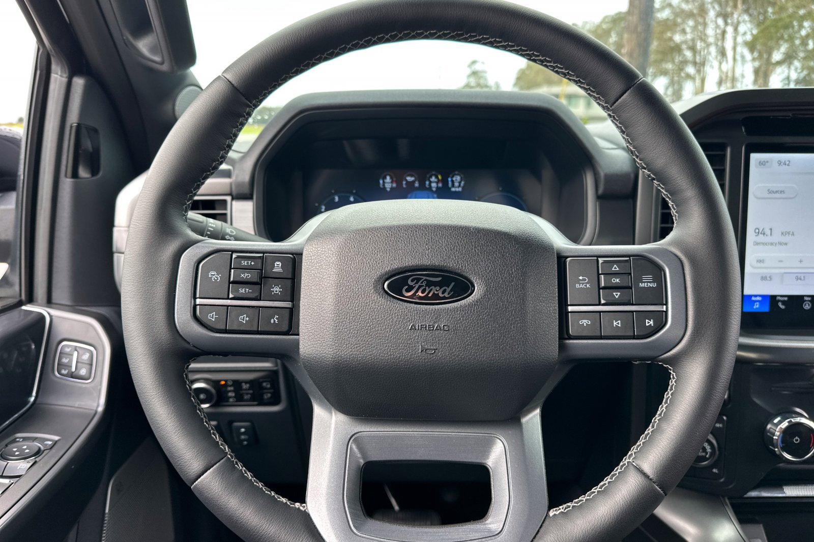 Used 2025 Ford F150 Lariat w/ Equipment Group 501A Mid image 20