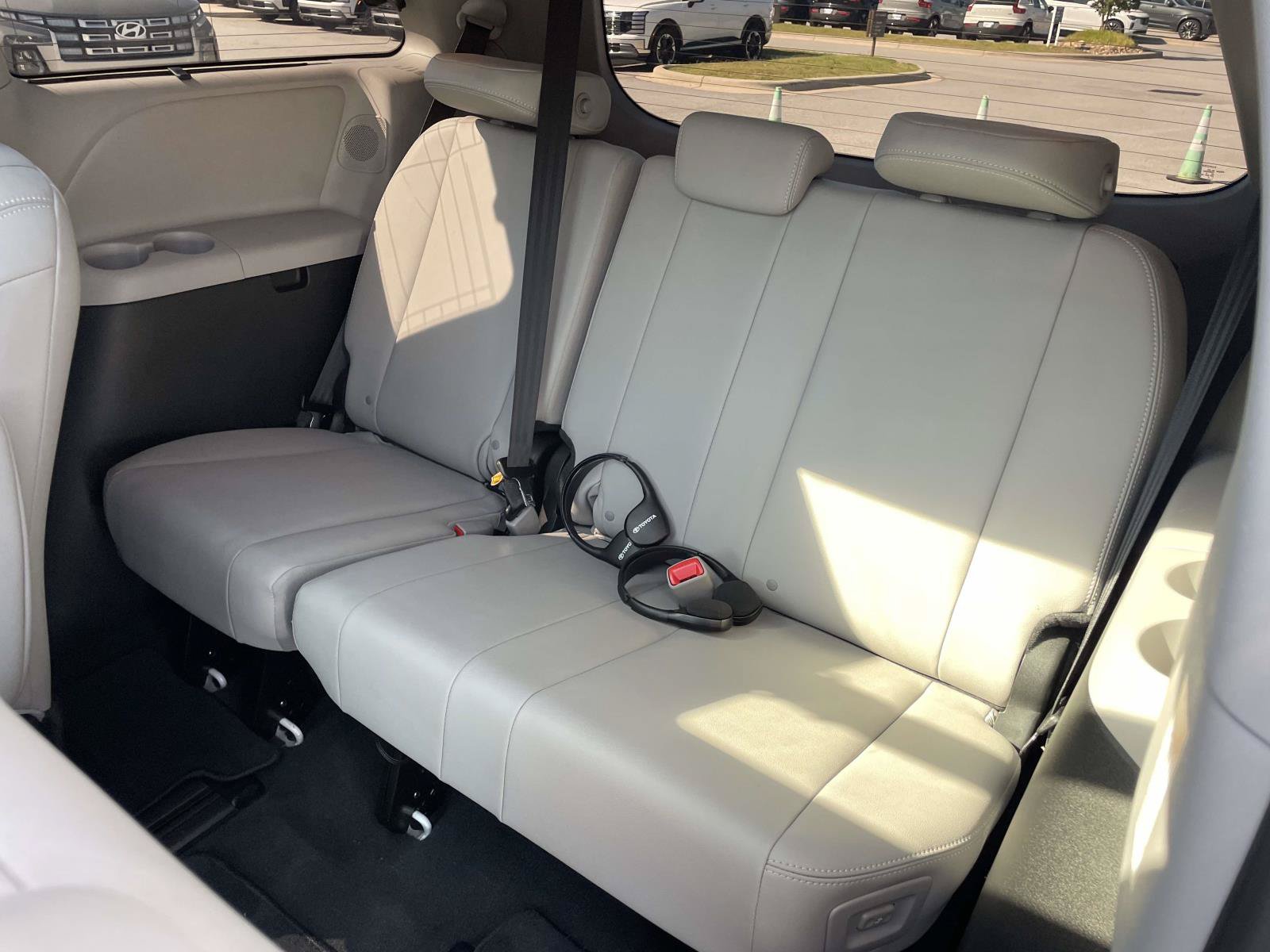 Used 2019 Toyota Sienna Limited Premium FWD image 3