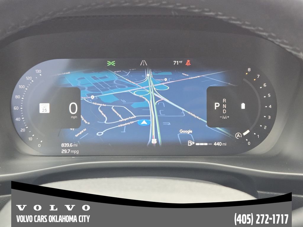 Certified 2025 Volvo XC40 B5 Plus AWD/4WD image 15