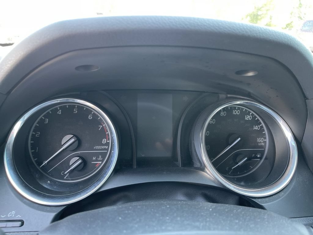 Used 2019 Toyota Camry LE FWD image 4