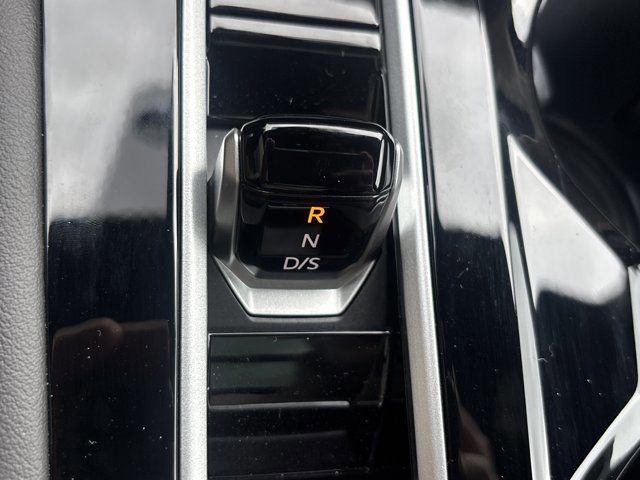 Used 2025 Volkswagen Atlas Cross Sport SE image 38