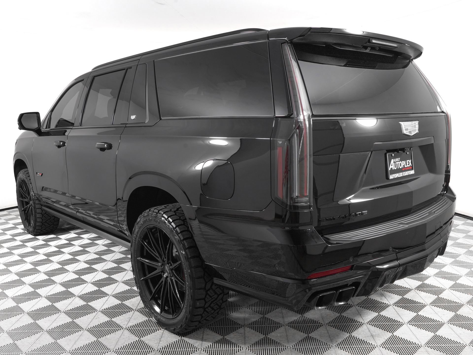 Used 2026 Cadillac Escalade ESV V w/ LPO, ONYX Package AWD/4WD image 7