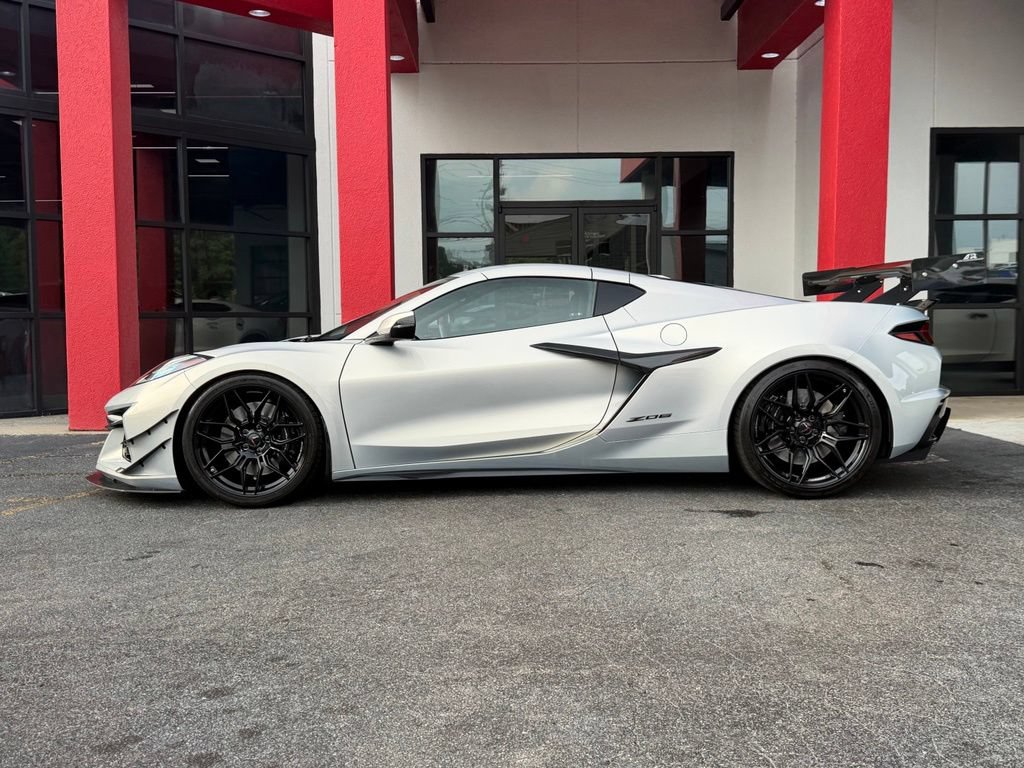 Used 2024 Chevrolet Corvette Z06 RWD image 5
