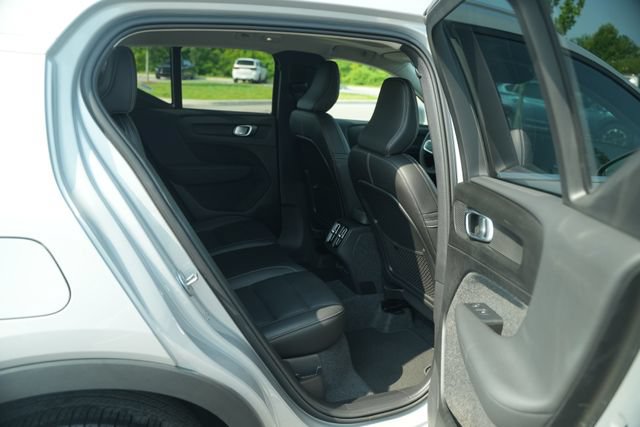 Used 2025 Volvo XC40 B5 Plus AWD/4WD image 23