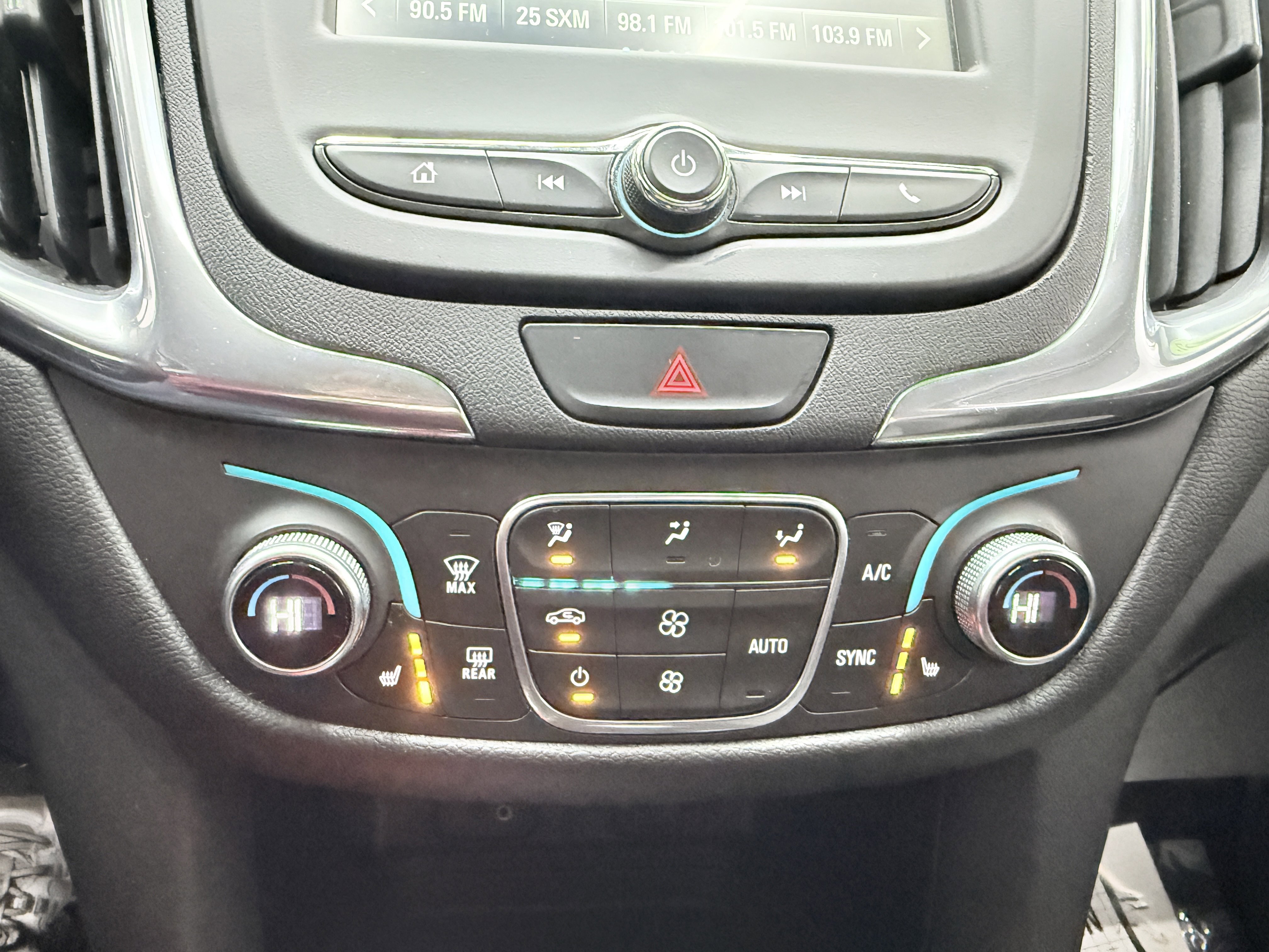 Used 2018 Chevrolet Equinox LT image 21