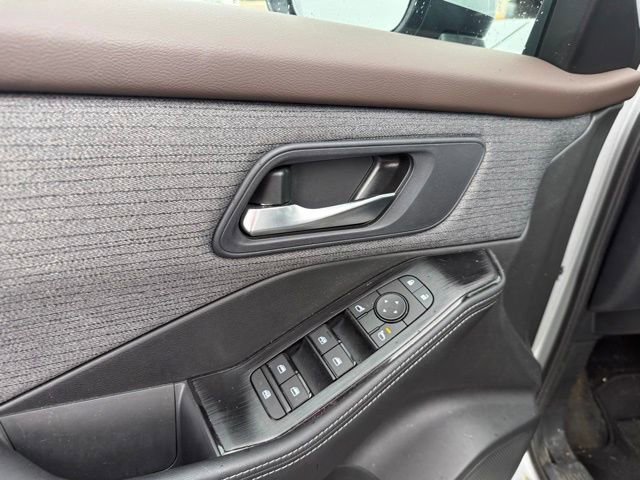 Used 2023 Nissan Rogue SV AWD/4WD image 26