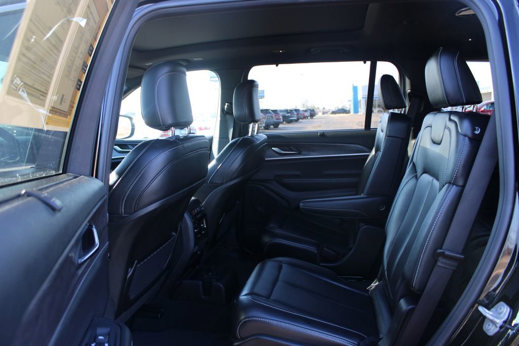 Used 2024 Jeep Grand Cherokee L Limited w/ Luxury Tech Group II image 24