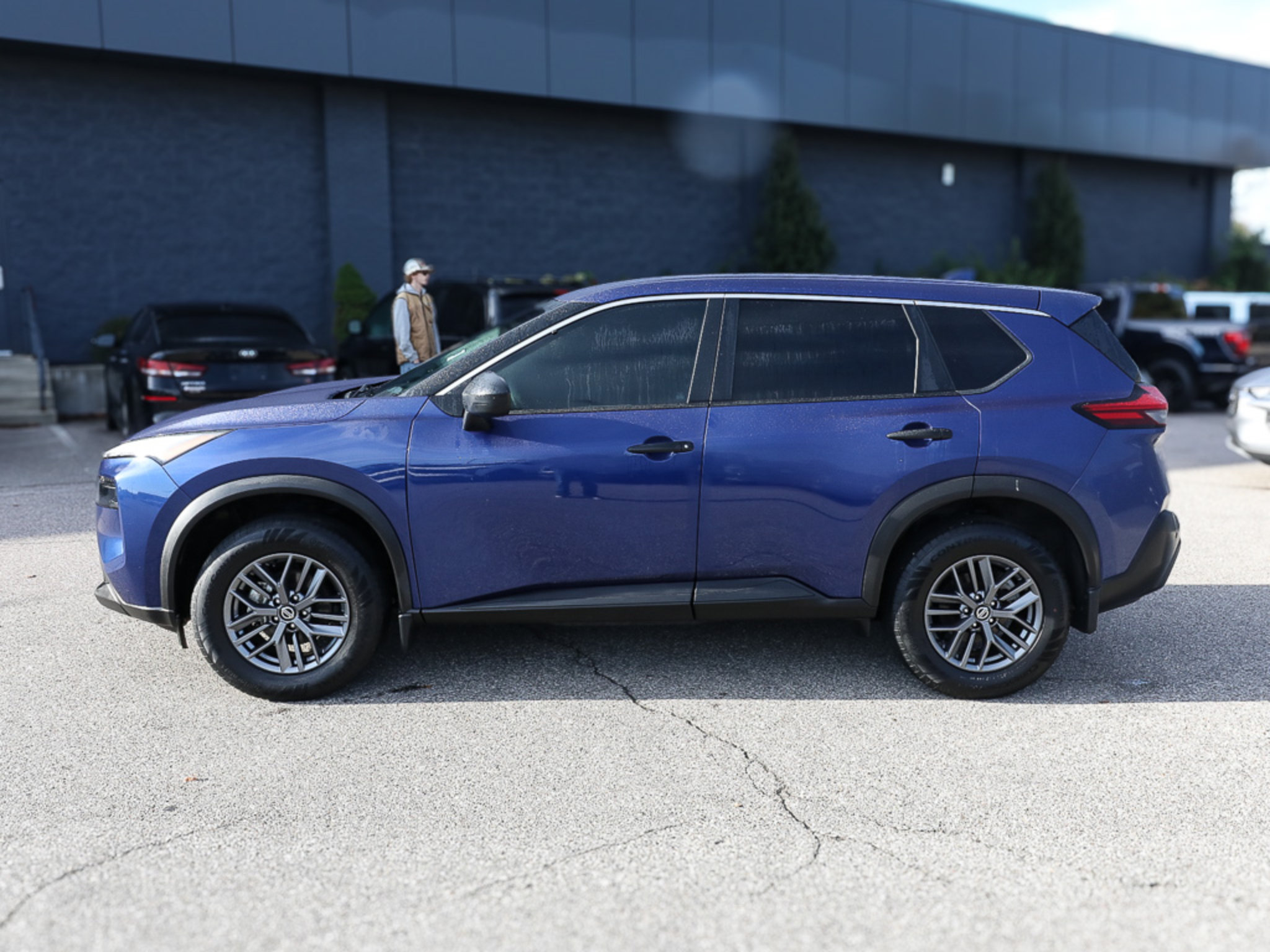 Used 2021 Nissan Rogue S AWD/4WD image 2