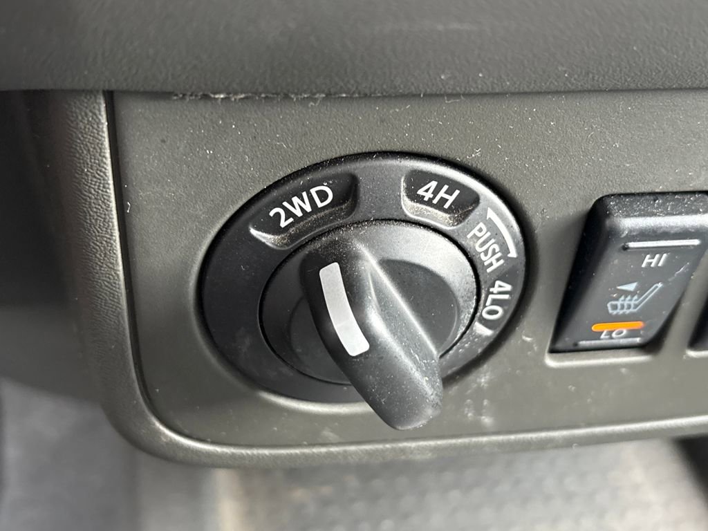 Used 2020 Nissan Frontier PRO-4X w/ Pro-4x Utility Package image 18