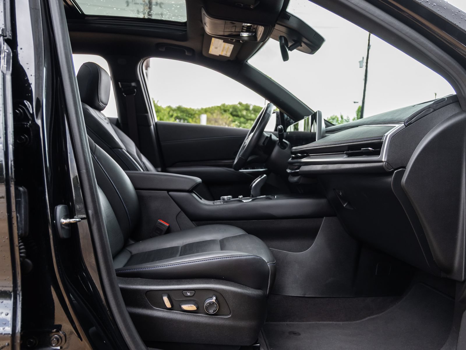 Used 2024 Cadillac XT4 Sport FWD image 39