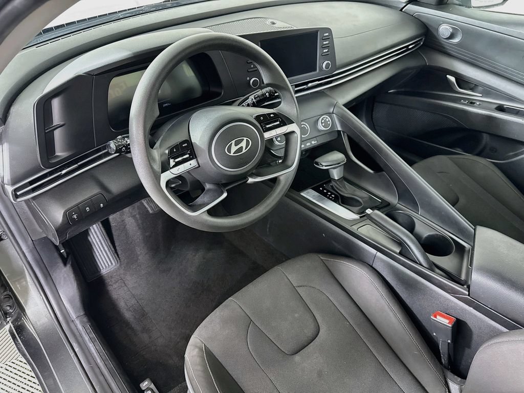 Certified 2024 Hyundai Elantra SE FWD image 17