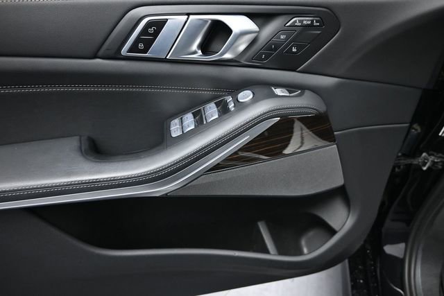 Used 2025 BMW X7 M60i AWD/4WD image 17
