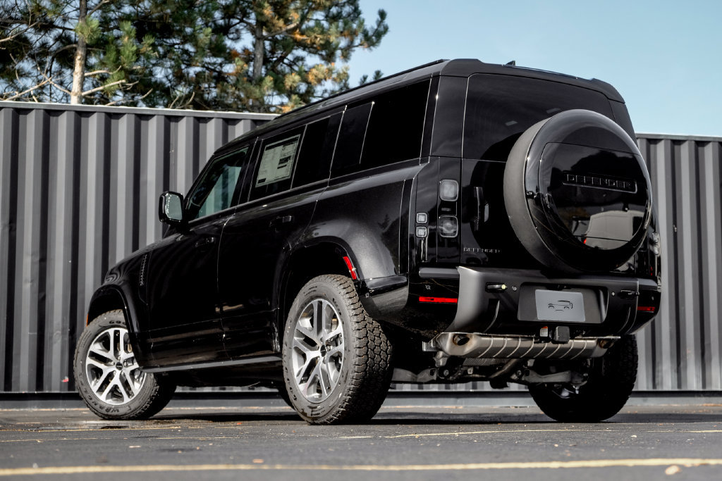 New 2026 Land Rover Defender 110 X-Dynamic SE AWD/4WD image 2