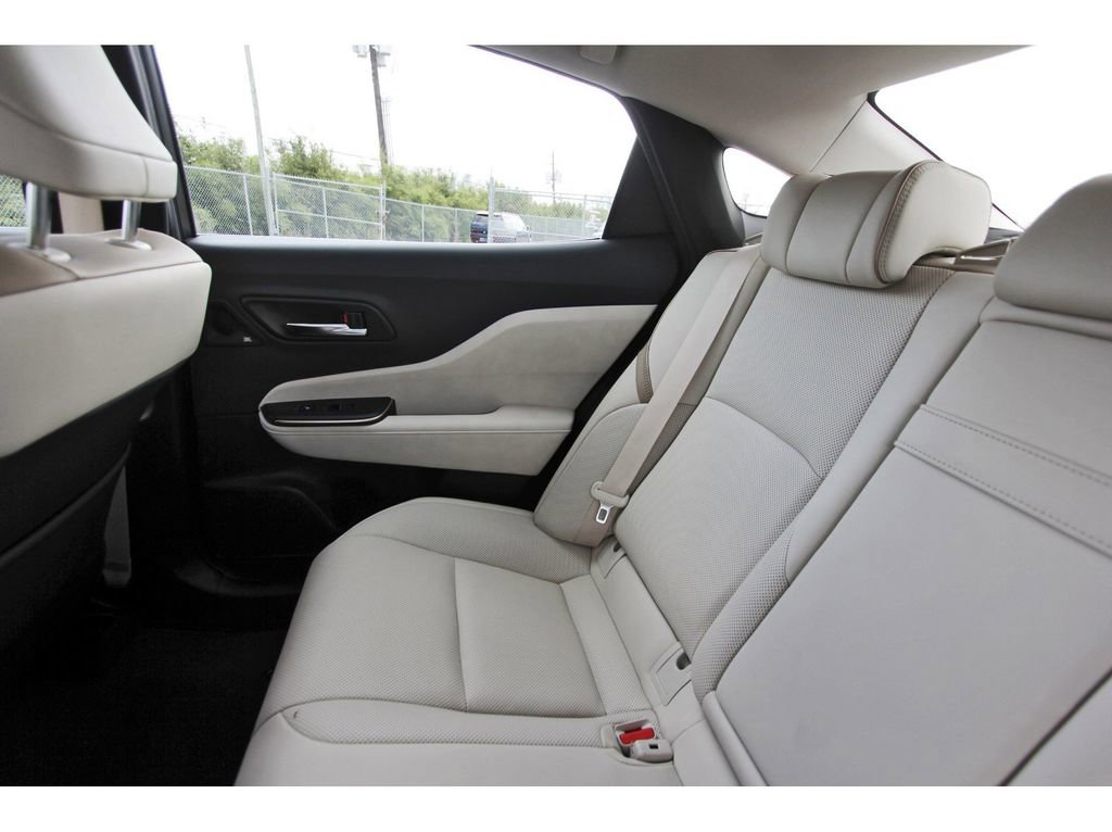 Used 2023 Toyota Crown Limited image 13