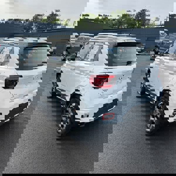 Used 2025 Hyundai Venue Limited image 6