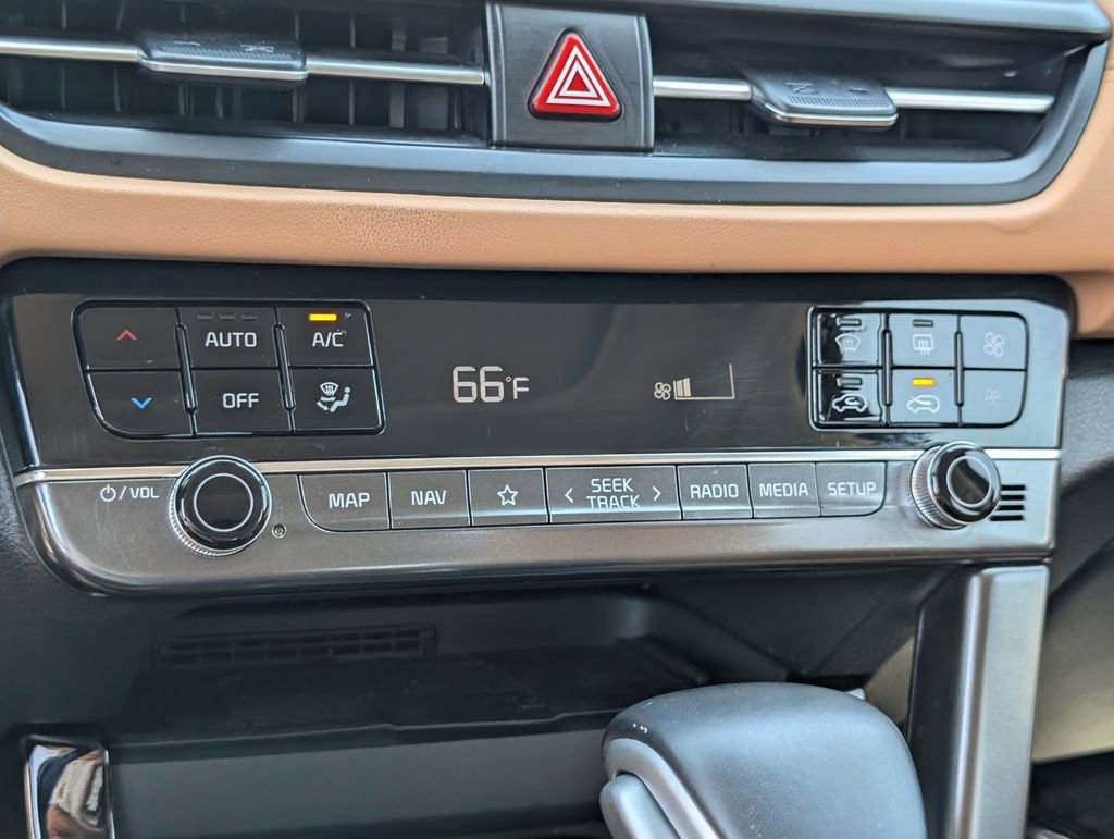 Certified 2024 Kia Seltos SX w/ SX Sunroof Package AWD/4WD image 30