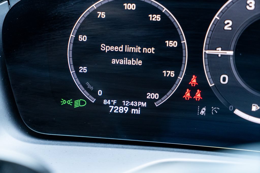 Used 2025 Porsche Panamera w/ Premium Package RWD image 33