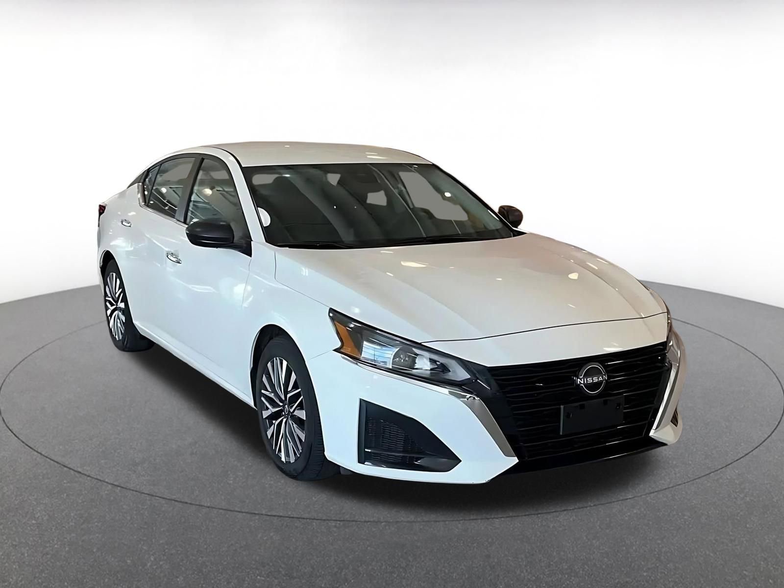 Used 2025 Nissan Altima 2.5 SV image 3