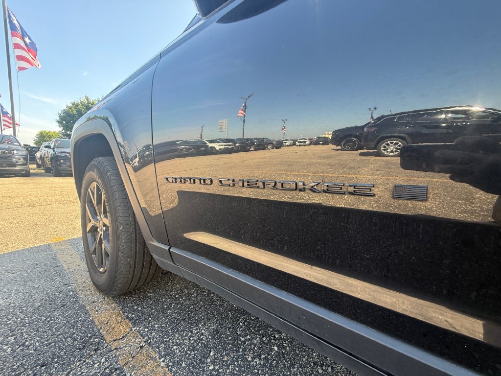 Used 2024 Jeep Grand Cherokee Altitude AWD/4WD image 49
