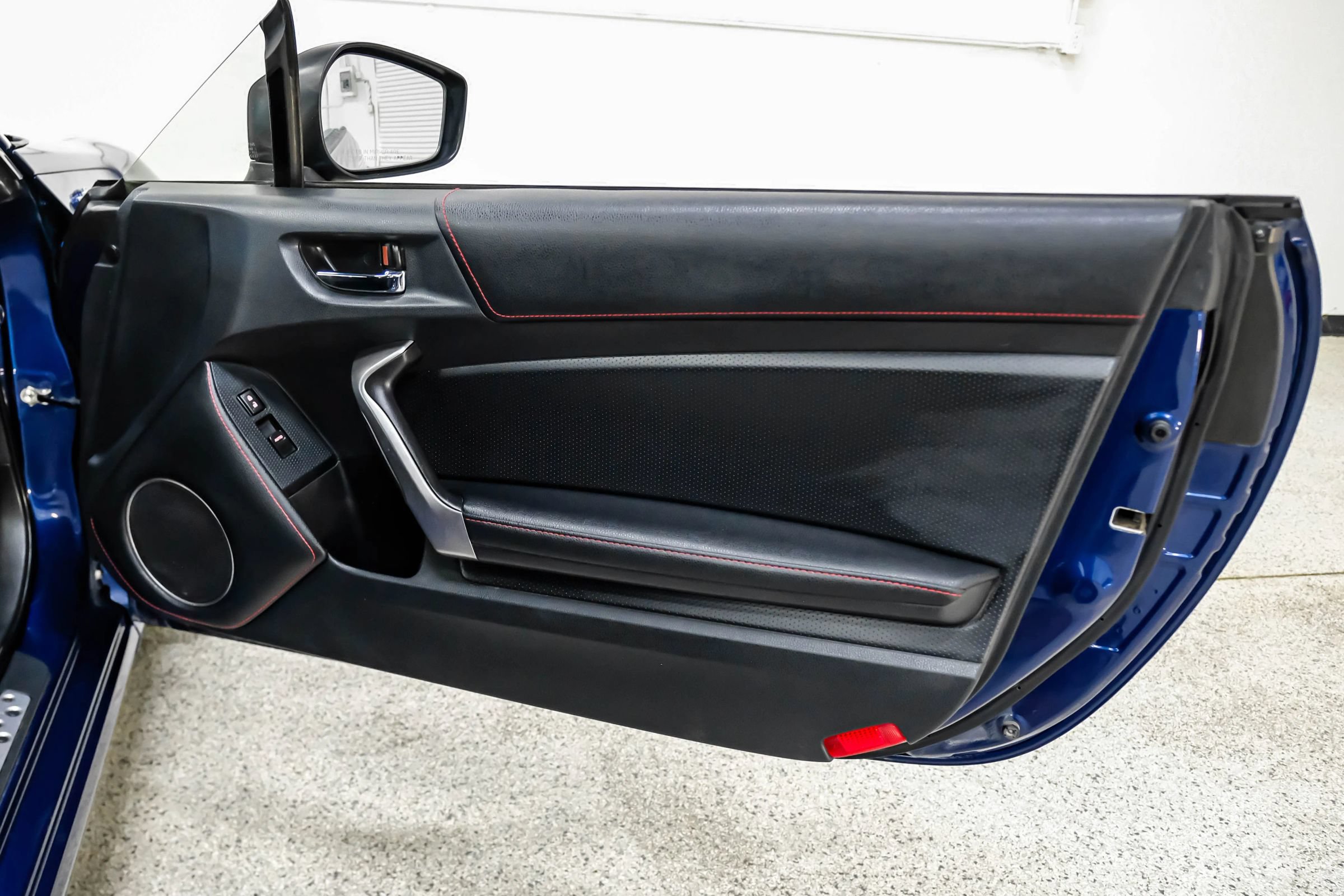 Used 2015 Scion FR-S RWD image 30