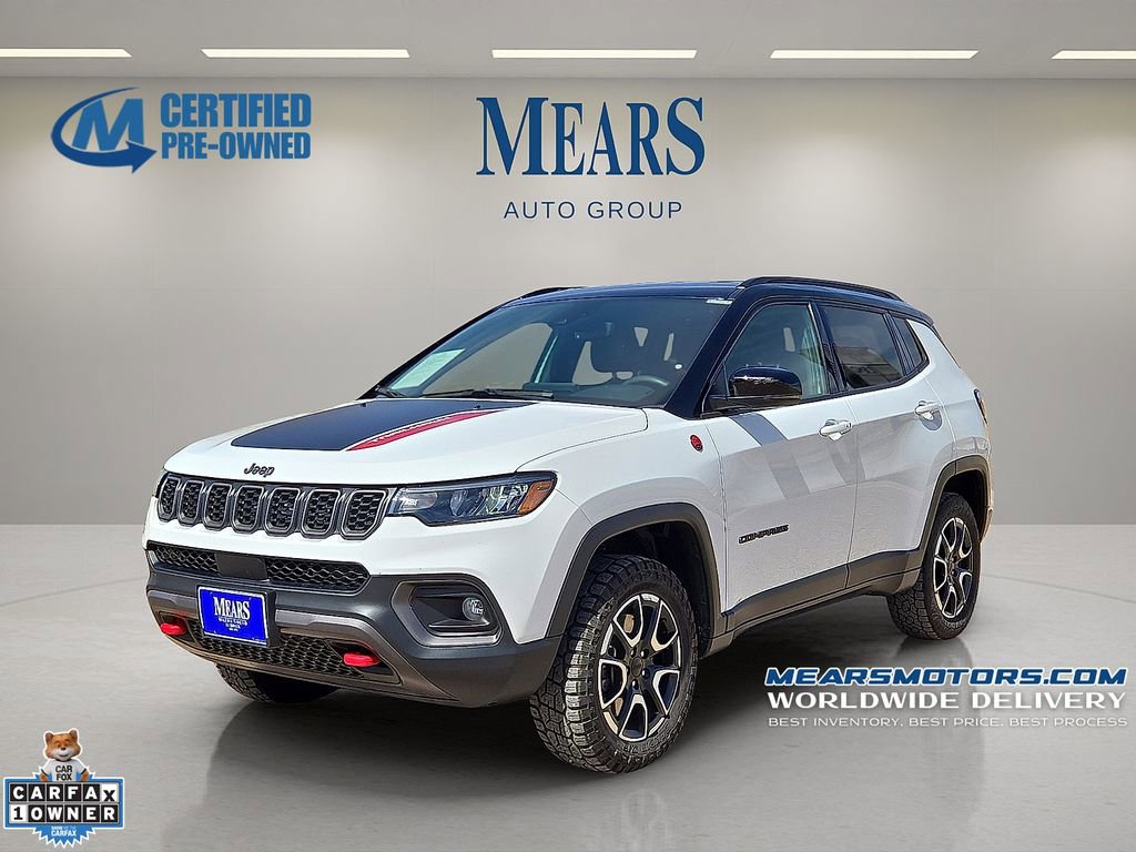 Used 2024 Jeep Compass Trailhawk image 1