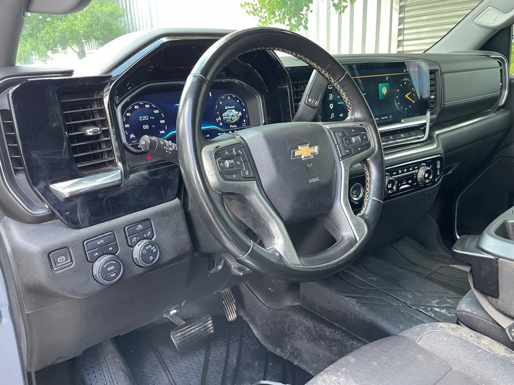 Used 2024 Chevrolet Silverado 1500 LT AWD/4WD image 9