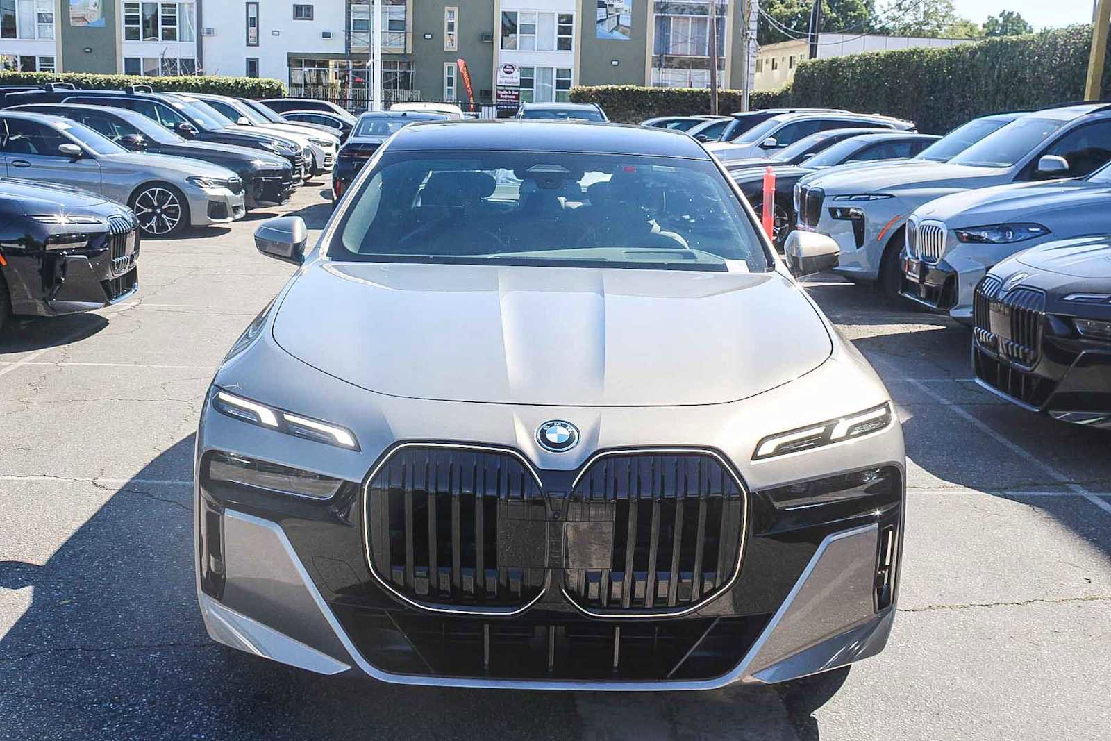 New 2026 BMW 750e xDrive w/ Premium Package image 3