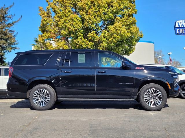 Used 2025 Chevrolet Suburban Z71 image 5