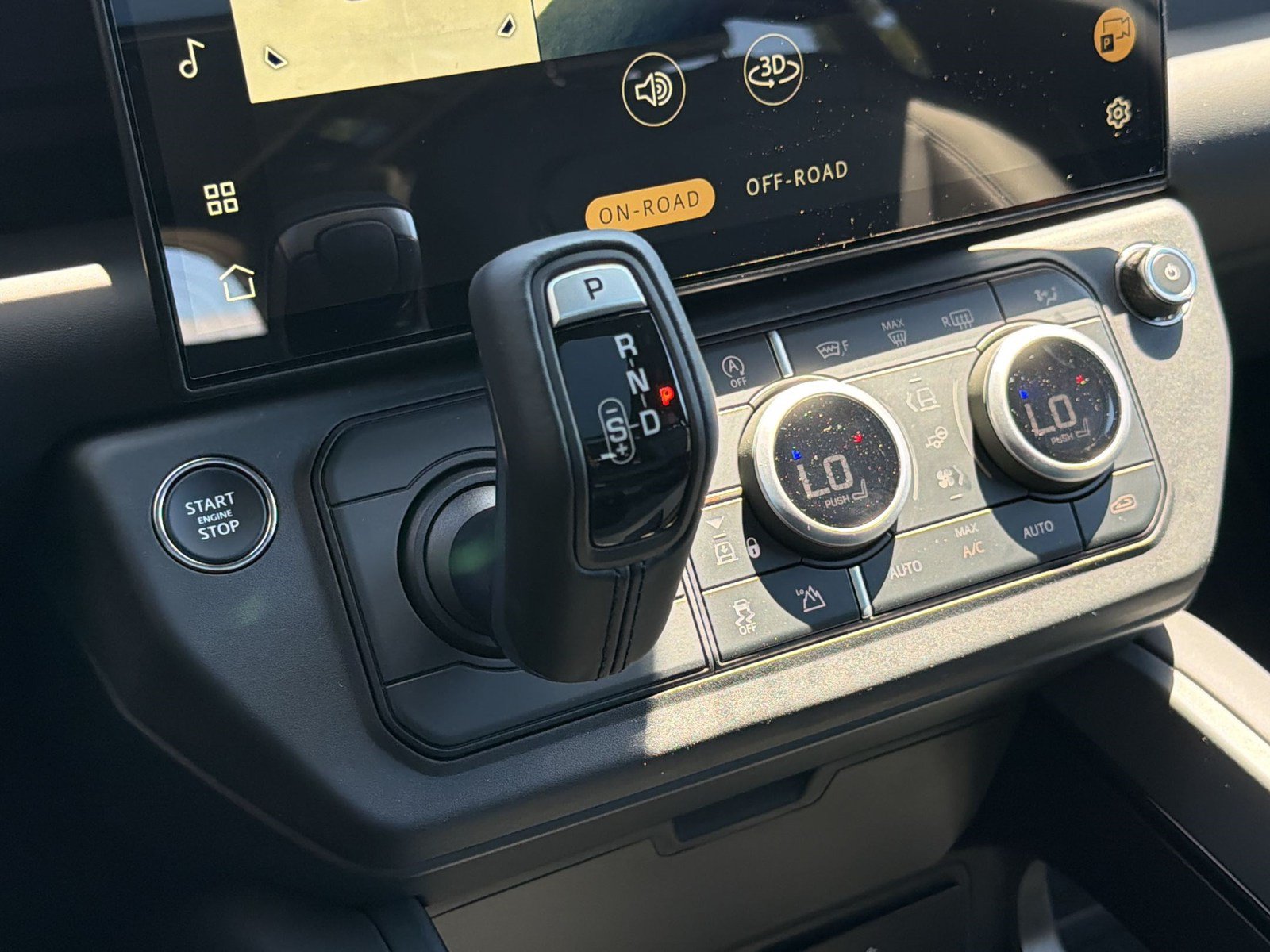 New 2026 Land Rover Defender 110 X-Dynamic SE AWD/4WD image 18