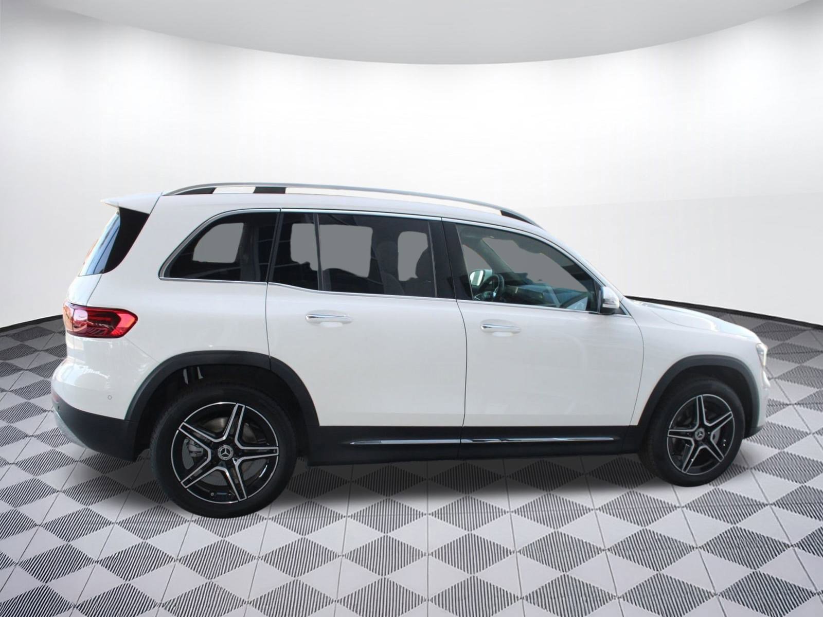 Used 2026 Mercedes-Benz GLB 250 image 8