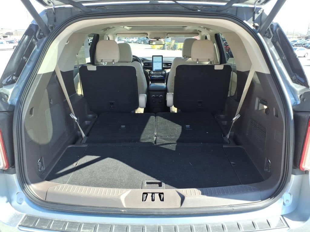 Used 2022 Ford Explorer Platinum w/ Premium Technology Package image 19