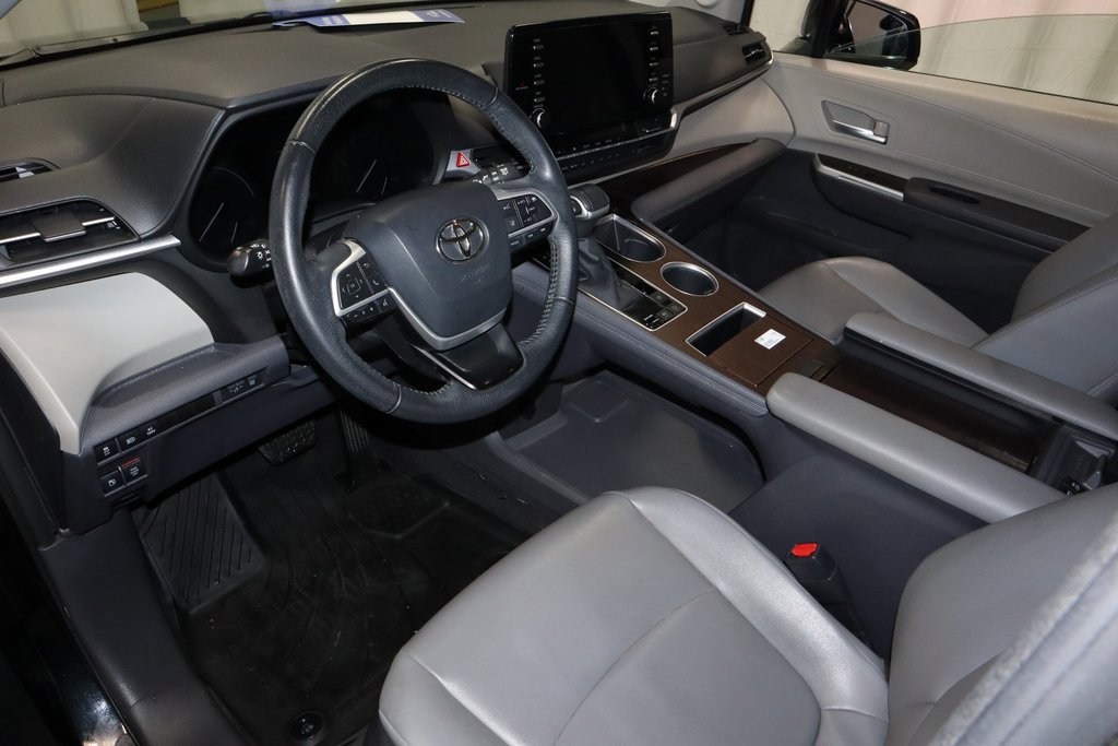 Used 2022 Toyota Sienna XLE image 26