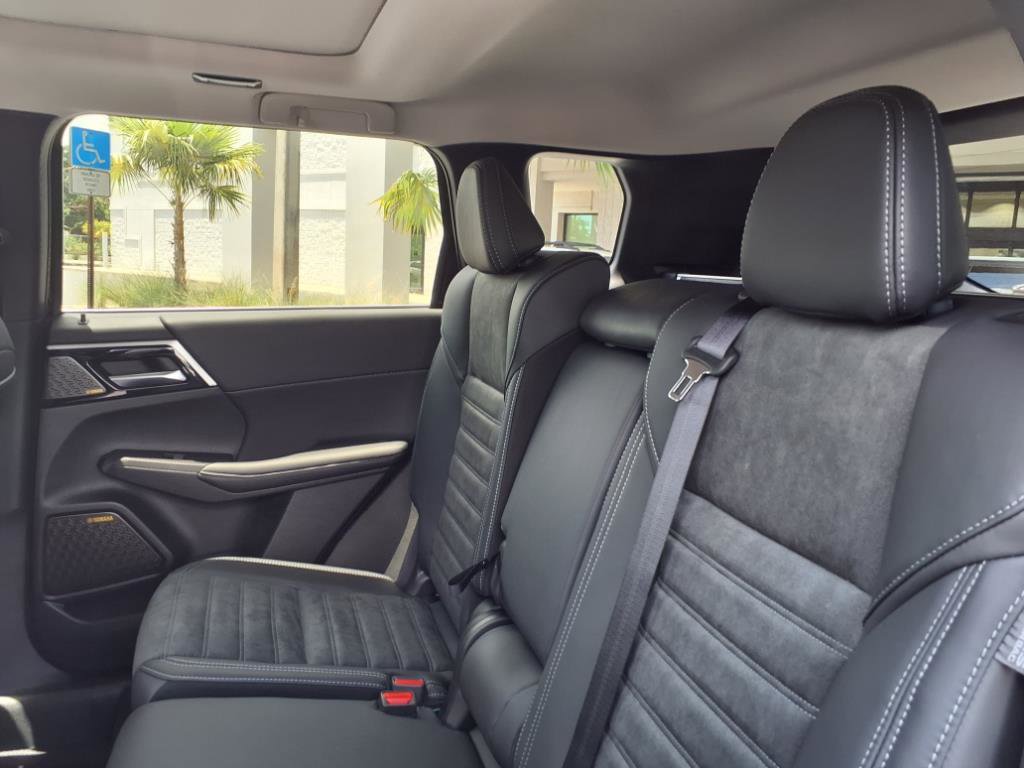 New 2025 Mitsubishi Outlander SE image 9