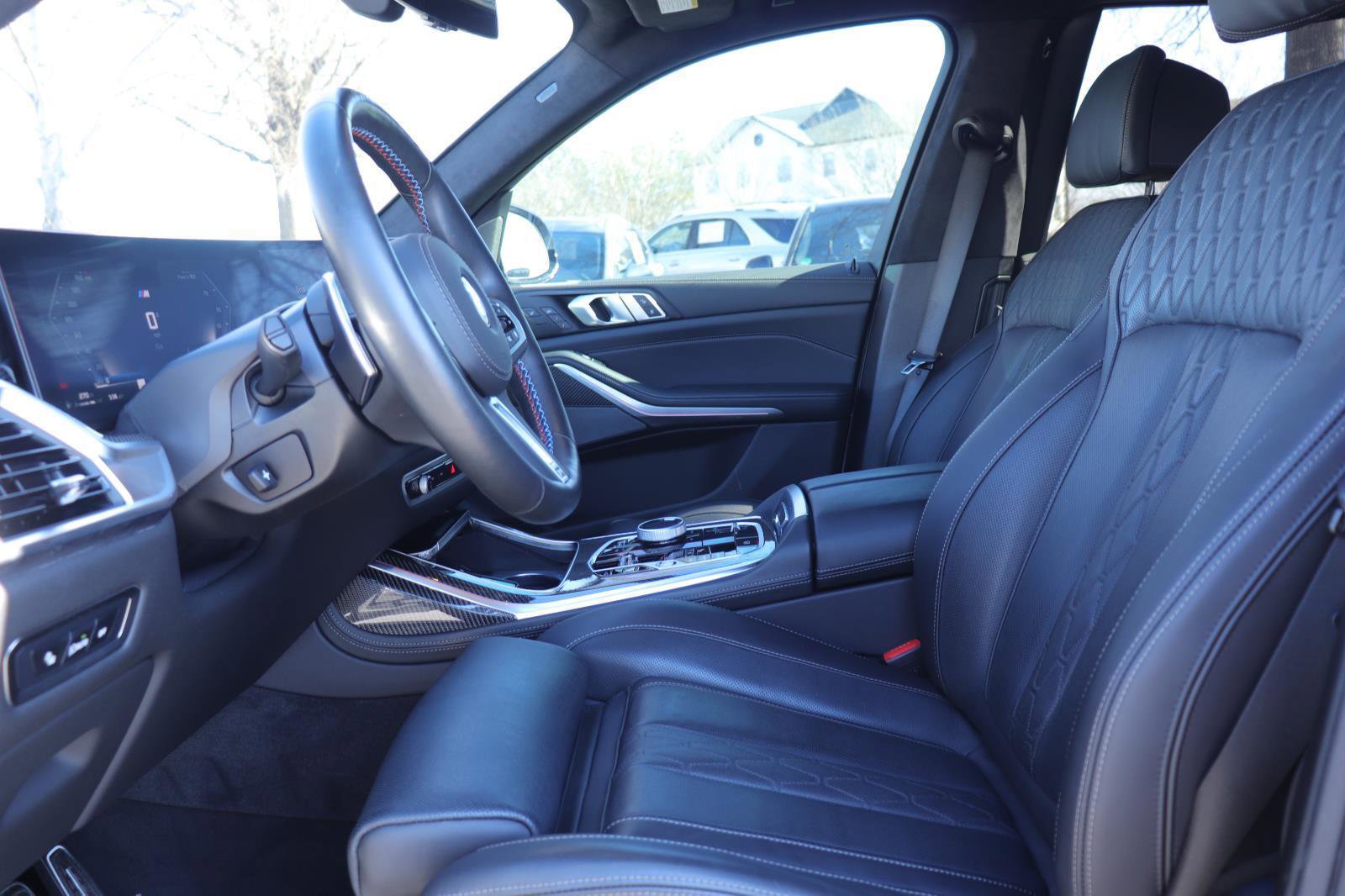 Used 2025 BMW X7 M60i image 11