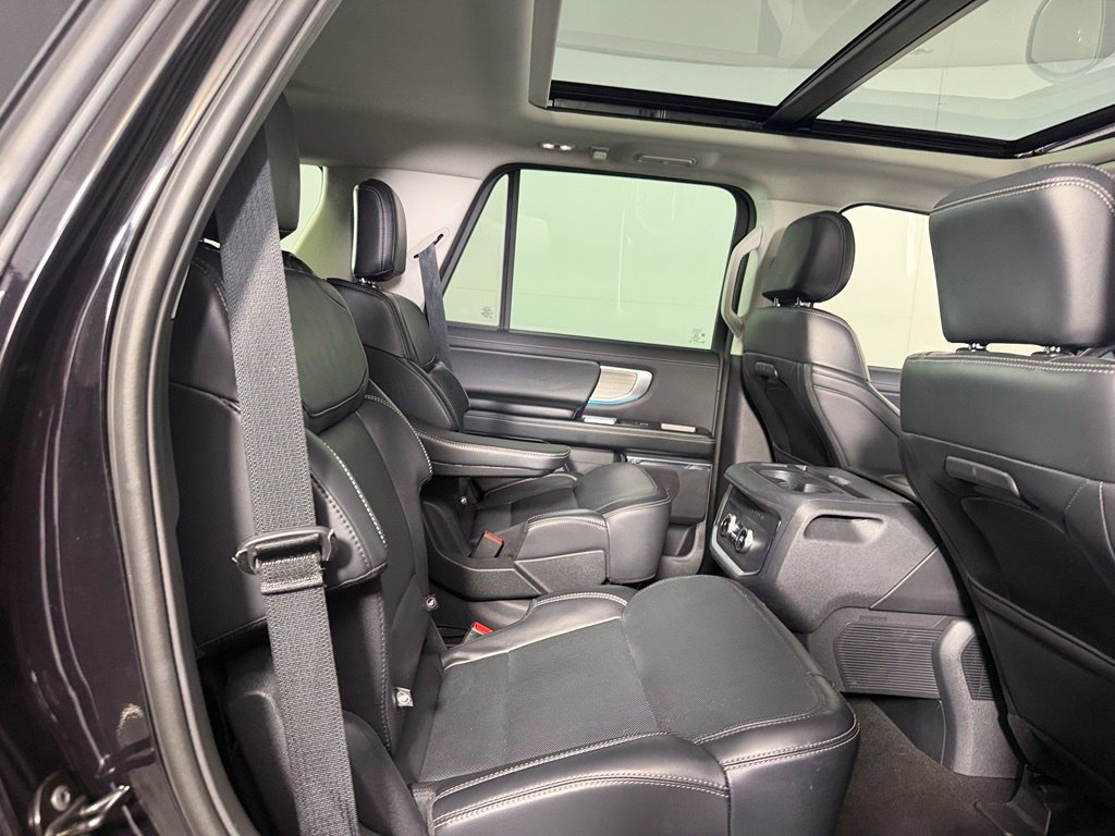 Used 2025 Ford Expedition Platinum AWD/4WD image 19