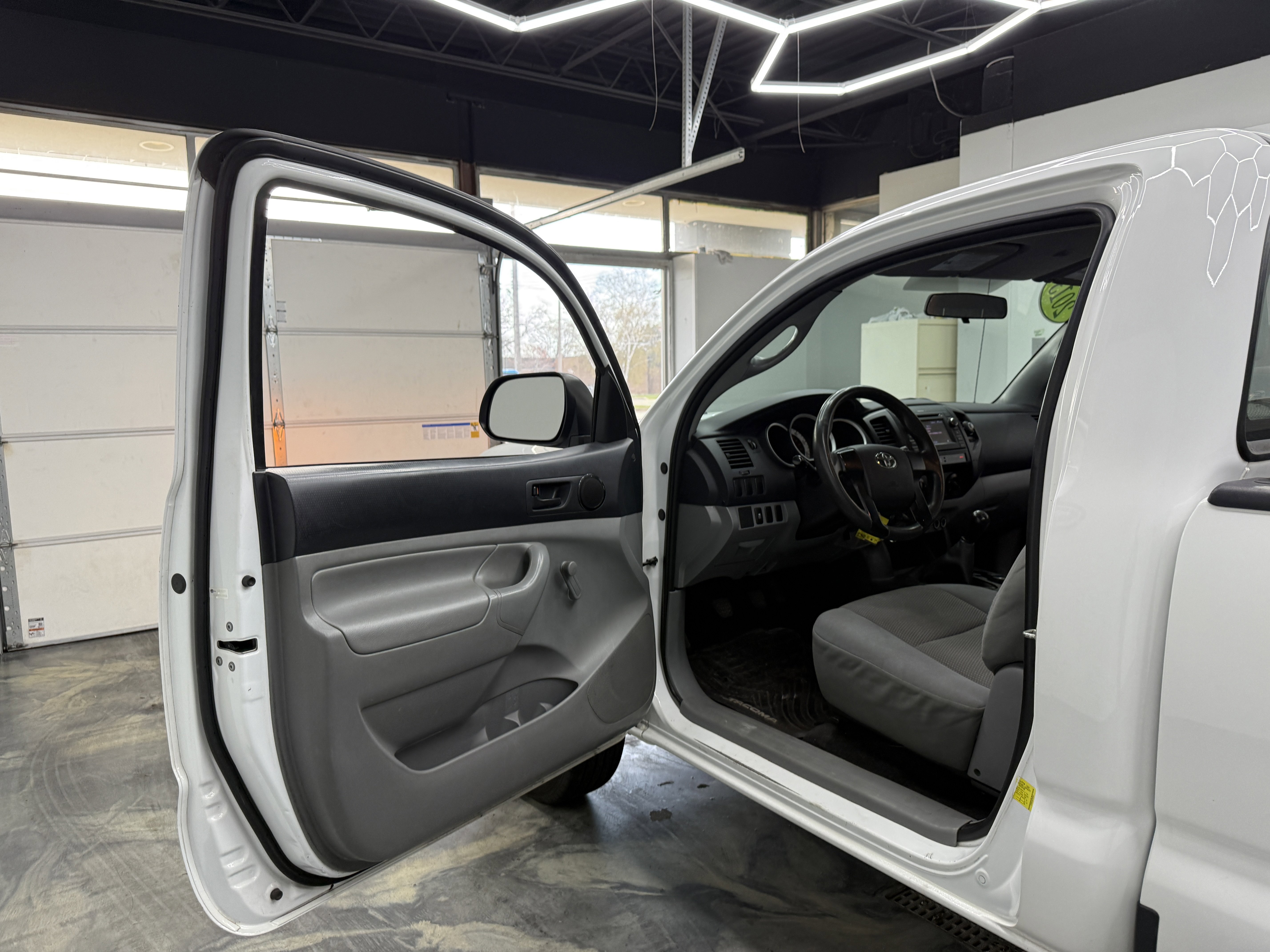 Used 2013 Toyota Tacoma 2WD Regular Cab image 9