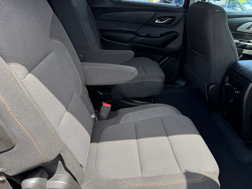 Used 2019 Chevrolet Traverse LT FWD image 9