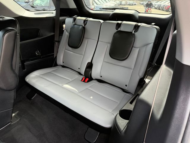 Used 2021 Ford Explorer XLT w/ Equipment Group 202A image 7