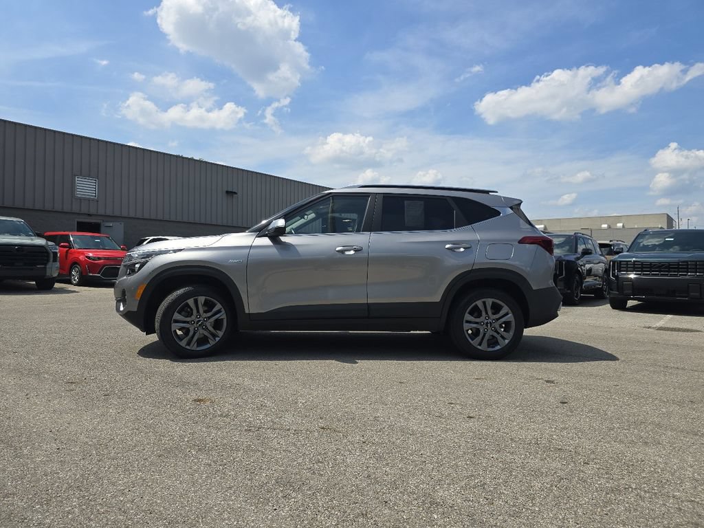 Used 2022 Kia Seltos S AWD/4WD image 13