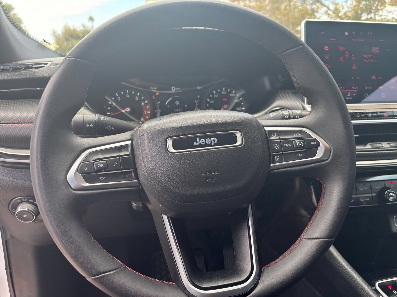 Used 2025 Jeep Compass Trailhawk AWD/4WD image 26