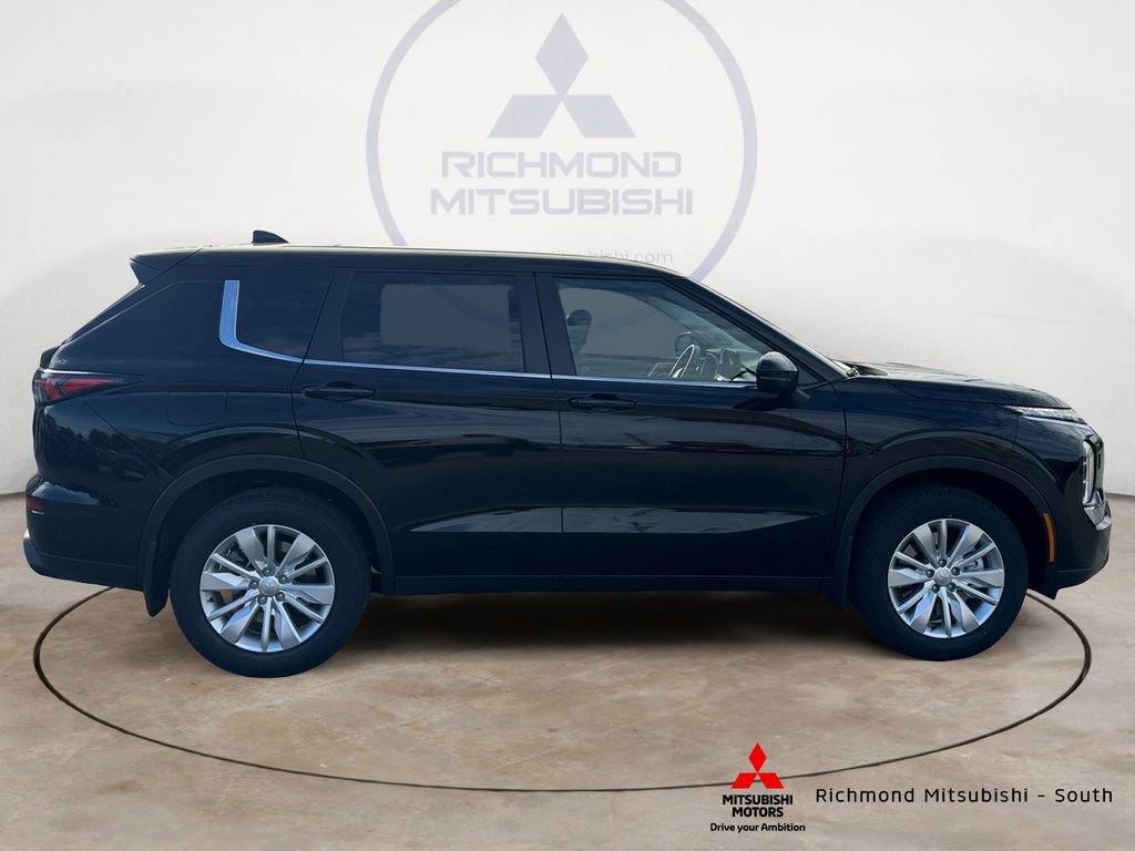 New 2026 Mitsubishi Outlander ES FWD image 2
