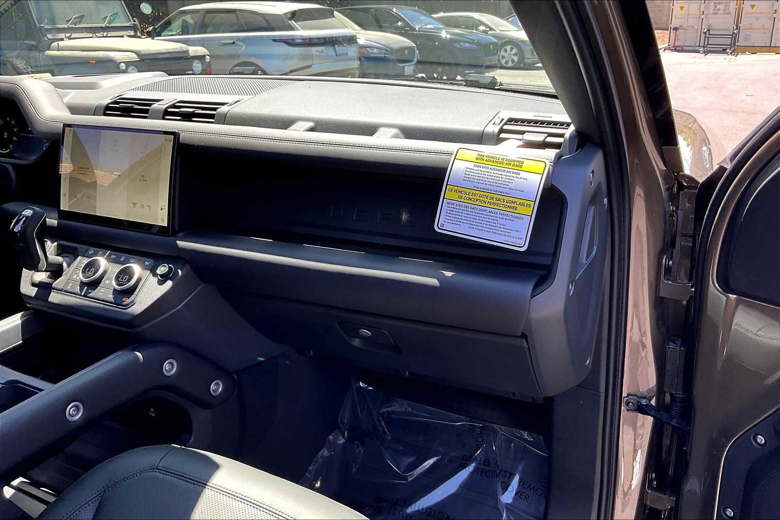 New 2025 Land Rover Defender 110 X-Dynamic SE image 28